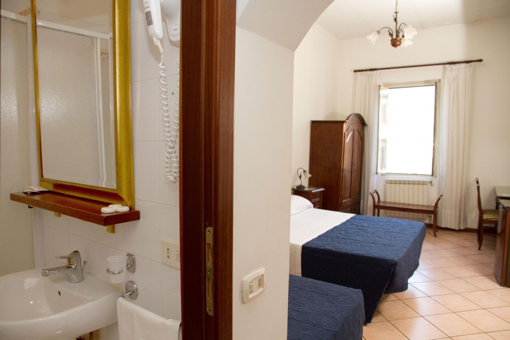 Gaudi Hotel 2*