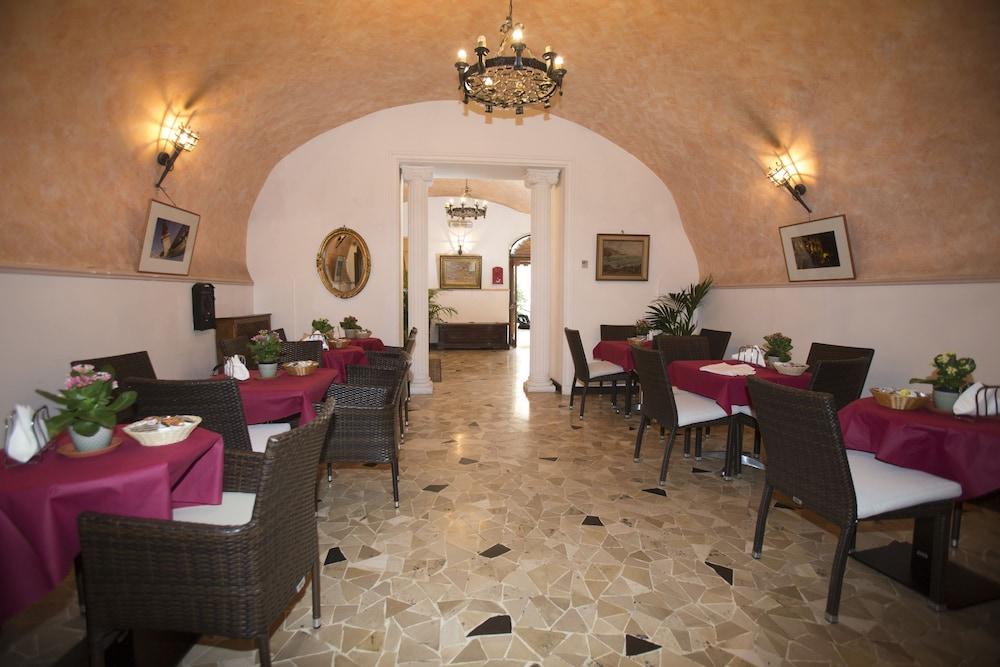 Hotel Gaudi 2*